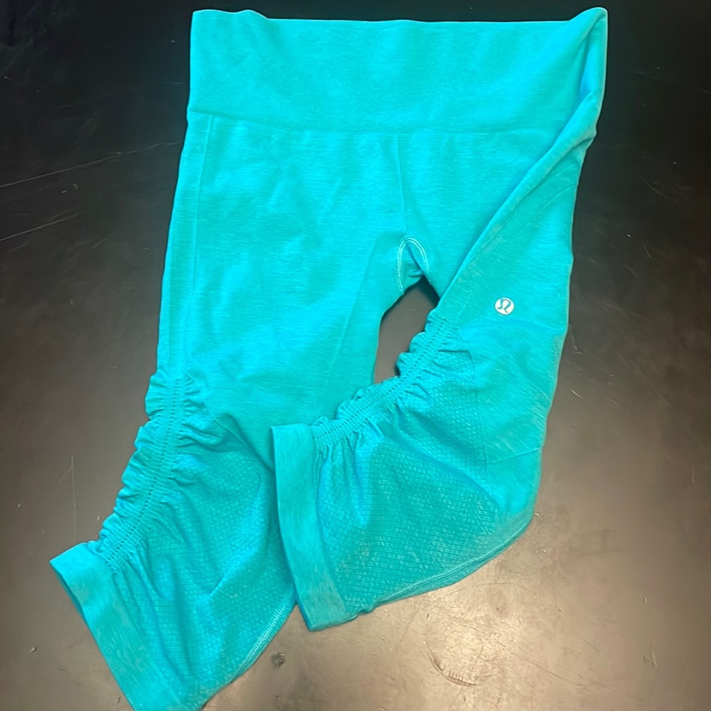 Lululemon In the Flow II ruched crop legging (sz 8)